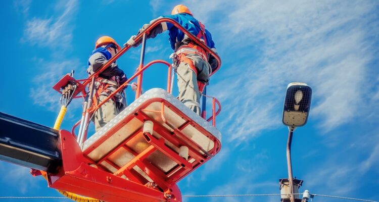 Zasady BHP obowiązujące przy pracy na zwyżce koszowej