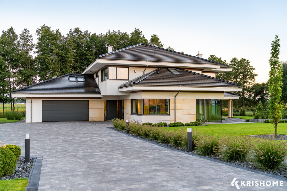 Inwestycja w bezpieczeństwo i ciepło – okna, drzwi wejściowe i bramy garażowe od jednego producenta