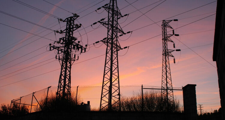 Przetwornica 1000W – jakie urządzenia zasili bezpiecznie i gdzie najczęściej znajduje zastosowanie?